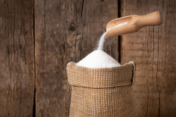 Drożejący cukier - hurtownia, a ceny w marketach, czyli co najmocniej wpływa na jego koszt
