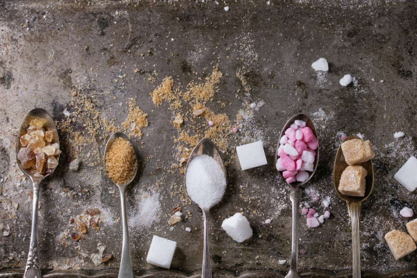Cukier biały, brązowy i trzcinowy — czym się różnią?